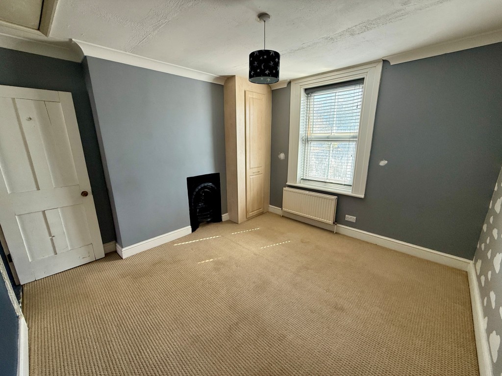 Lot: 89 - MID-TERRACE HOUSE FOR REFURBISHMENT - Bedroom two